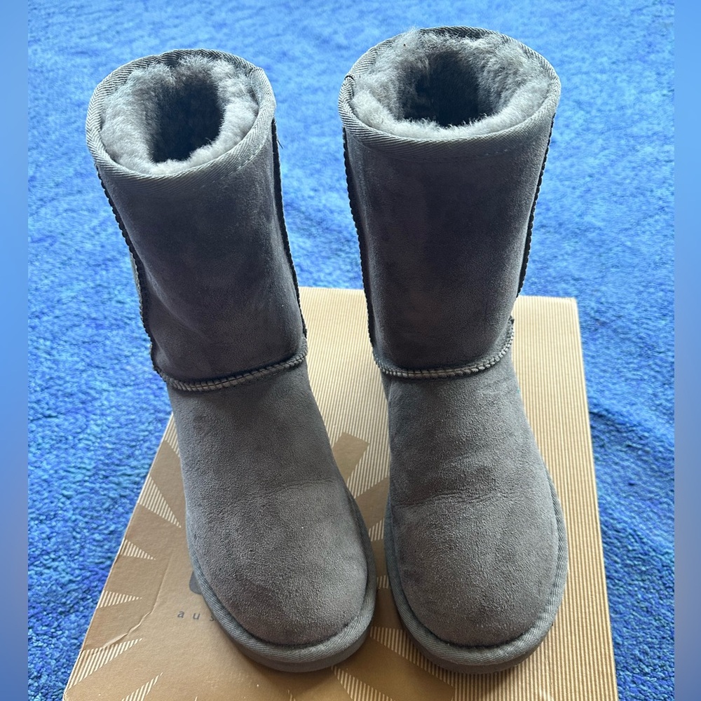 UGG Classic Short Gray Boot, Never Worn, Brand new